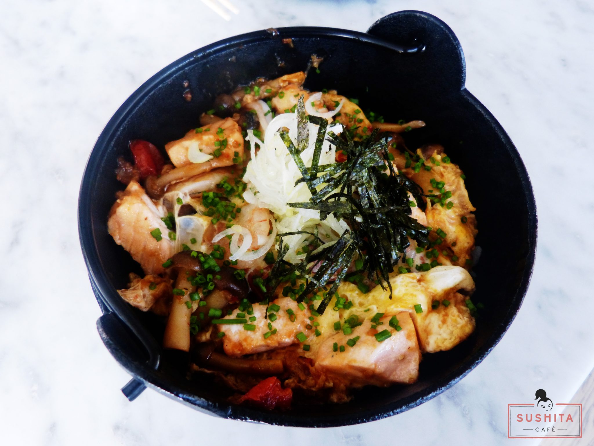 Las recetas de Sushita: Donburi de salmón y gambones