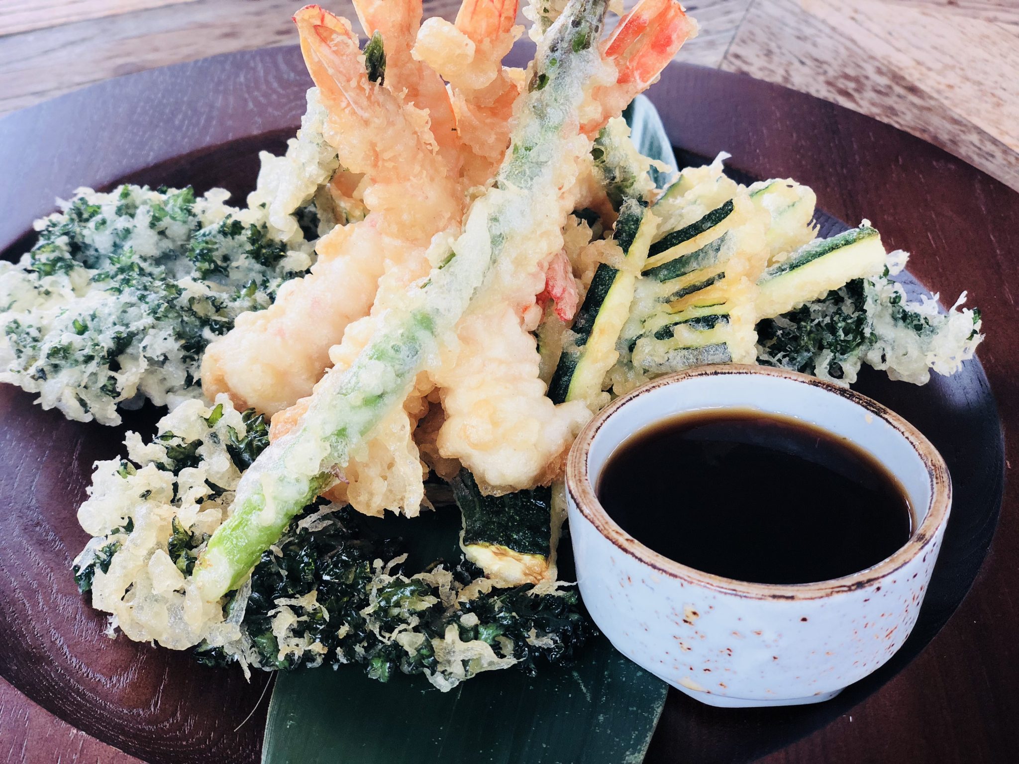tempura de verduras y langostinos